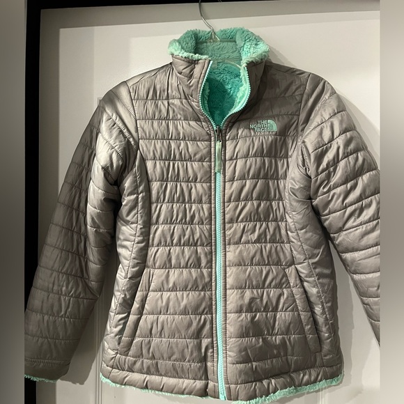 A north face puffer jacket. Girls 14/16 - Picture 1 of 5